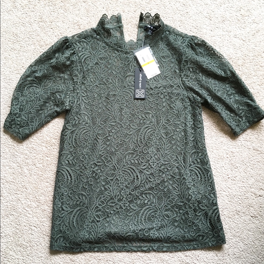 Cable & Gauge Sage Lace Blouse